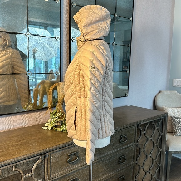 MICHAEL Michael Kors Packable Down Fill Jacket with hood - Picture 7 of 13